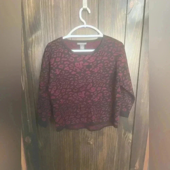 Burgundy Leopard Print Thick High-Low Sweater. Size: Medium - Picture 4 of 12